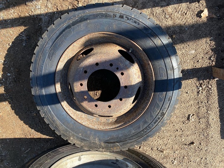 #6964-•-(2)-225/70r19.5-commercial-truck-tires-on-steel-wheels-image-7