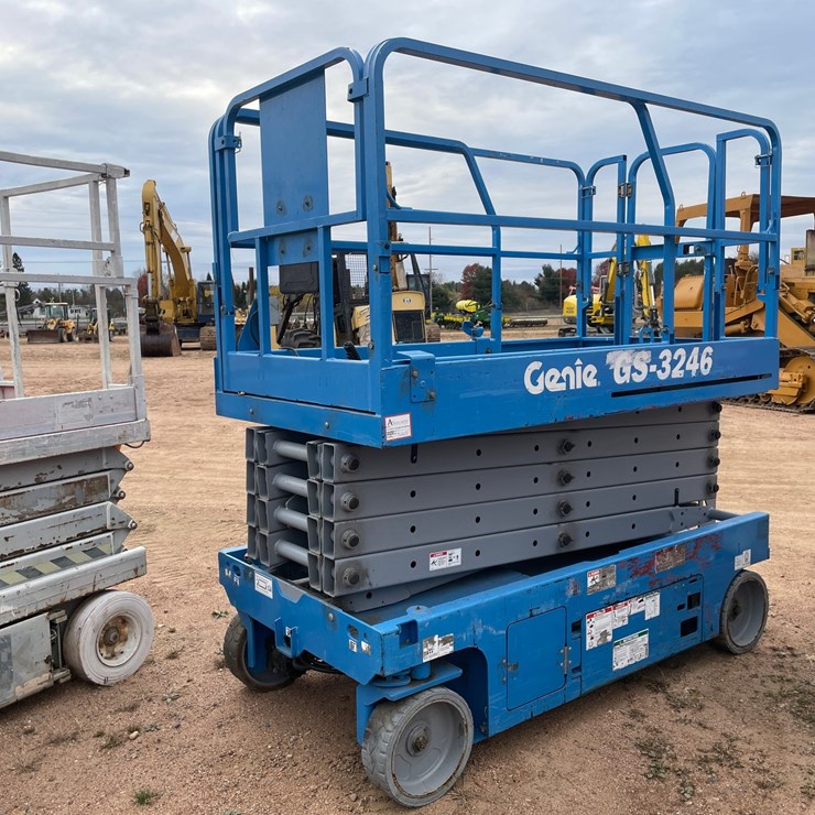 #1902 • 2012 Genie GS 3246 Electric Scissor Lift