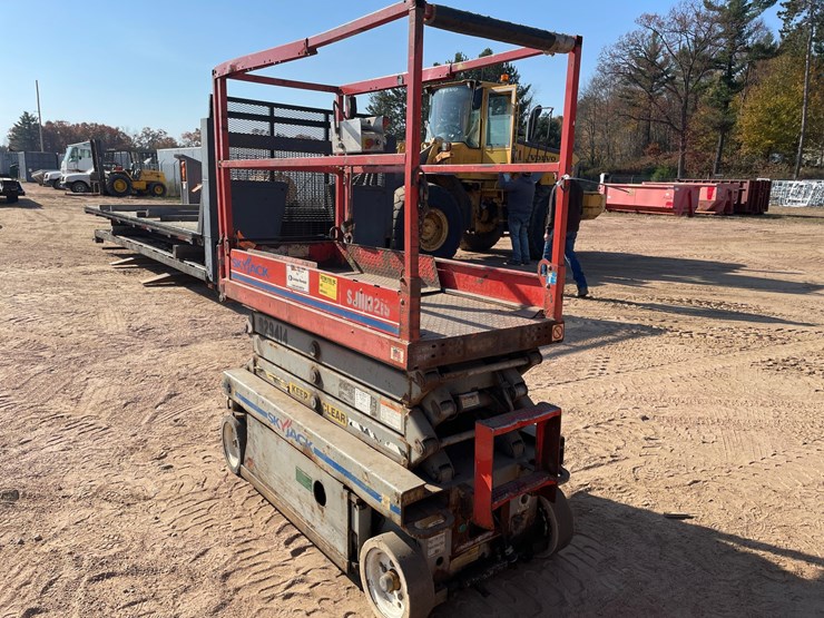 #1908-•-skyjack-sj113-3219-electric-scissor-lift-image-2