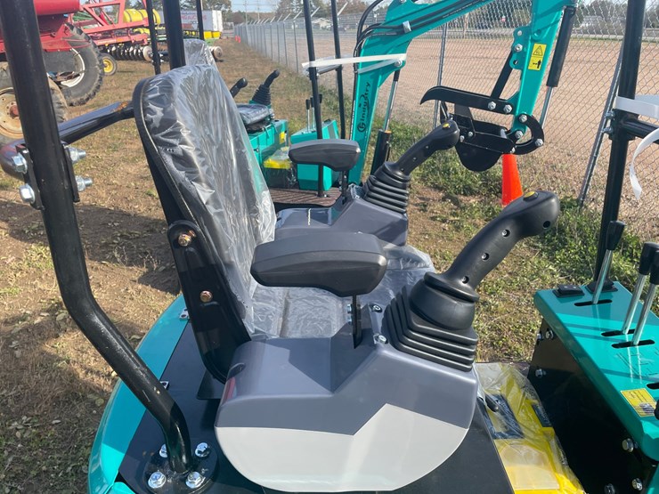 #3233-•-2026-cfg-kt13r-mini-excavator-image-10