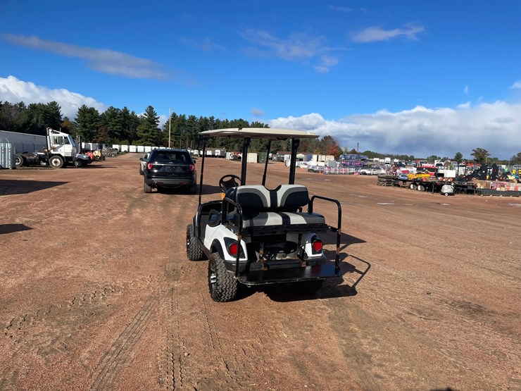 #1860-•-2015-yamaha-ydrex5-electric-golf-cart-image-8