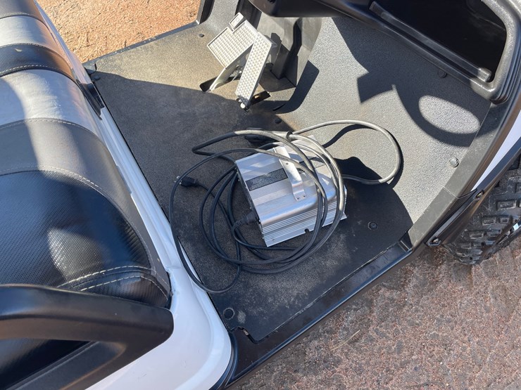 #1860-•-2015-yamaha-ydrex5-electric-golf-cart-image-21