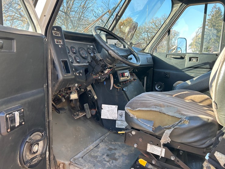 #6934-•-1992-computer-designed-chassis-1300-stoughton-step-van-(has-wi-title)-image-50