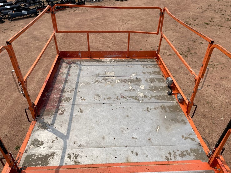 #1859-•-2015-jlg-4394rt-4x4-scissor-lift-image-42