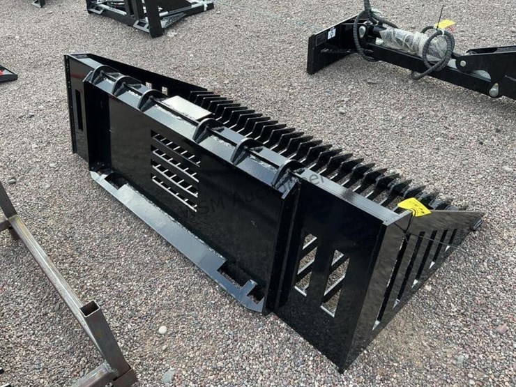 2026-giyi-66in-rock-bucket-for-skid-steer-image-2
