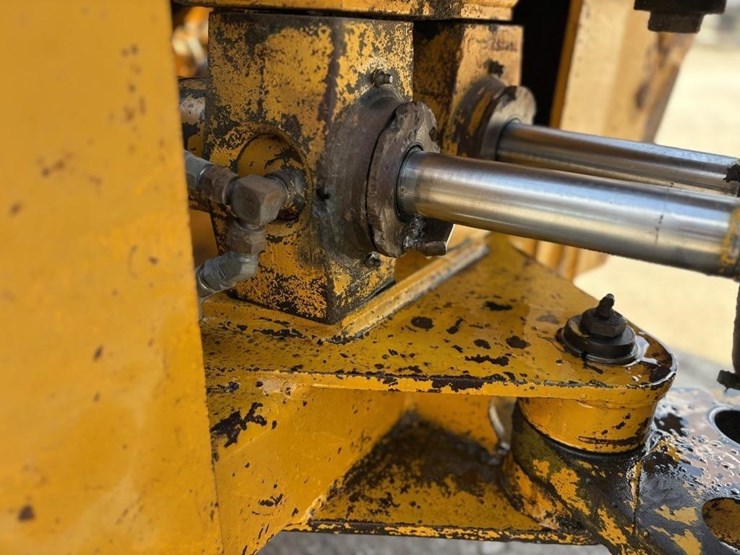 deere-300b-image-20