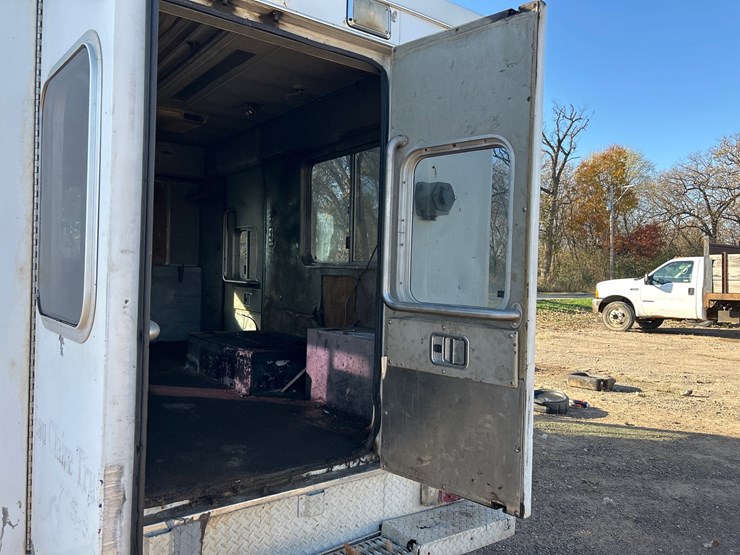 #6934-•-1992-computer-designed-chassis-1300-stoughton-step-van-(has-wi-title)-image-38