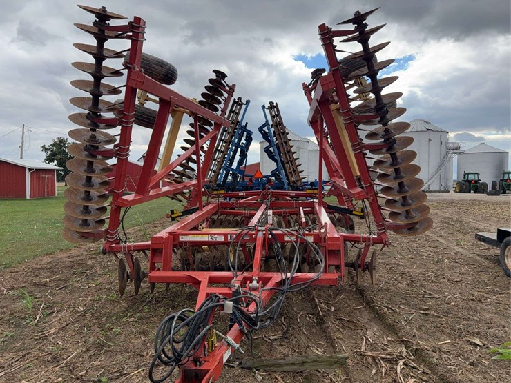 2009-krause-7300-disc,-31ft,-7-1/2''-spacing,-walking-tandems,-rear-hitch-and-hyd.-image-2