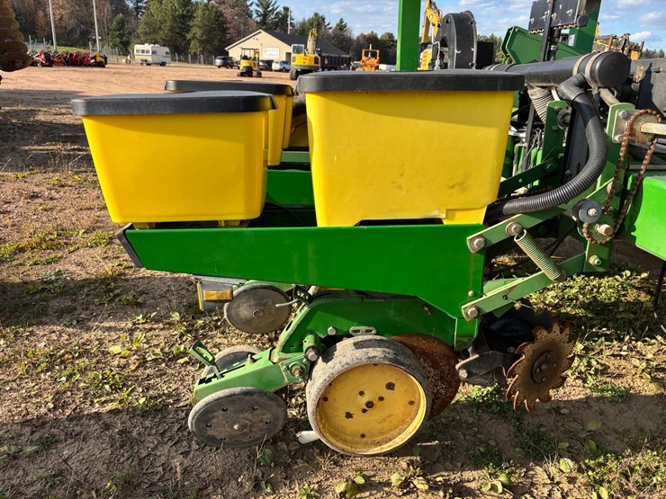 #1948-•-john-deere-7200-16-row-planter-image-9