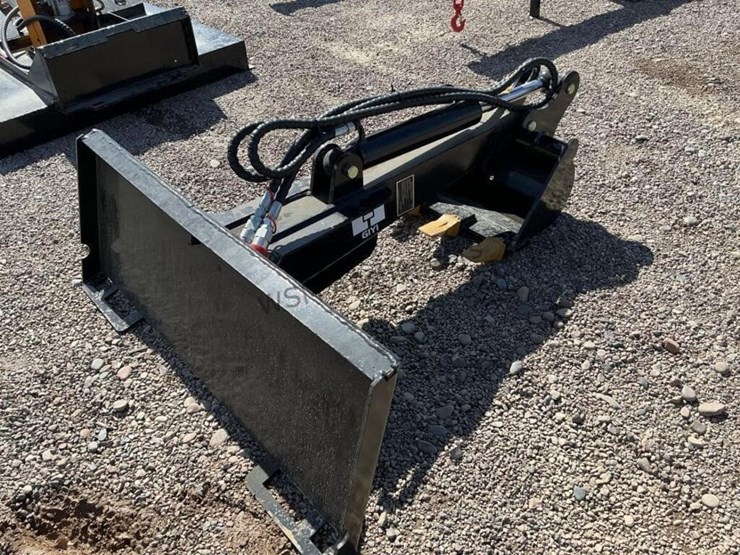 2026-giyi-backhoe-arm-for-skid-steer-image-3