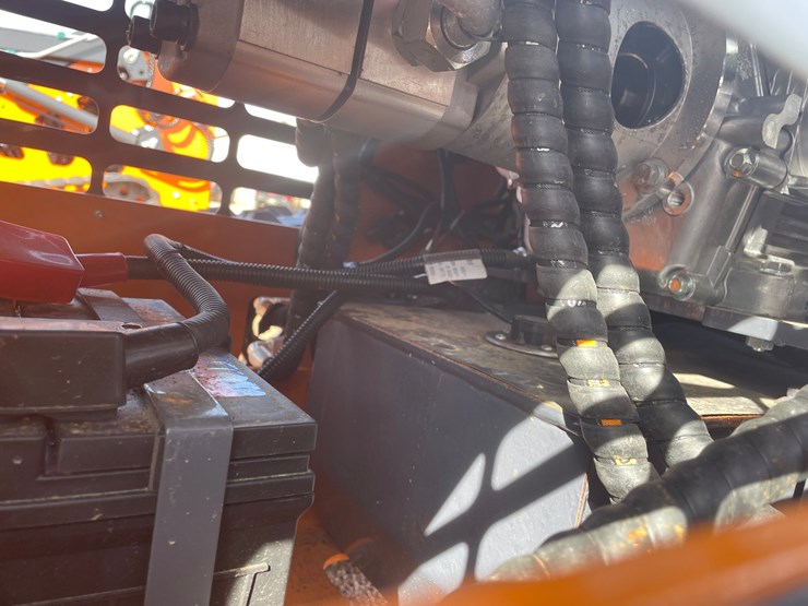 #3205-•-2026-landhonor-lhr-me380r3a-mini-skid-steer-loader-image-14