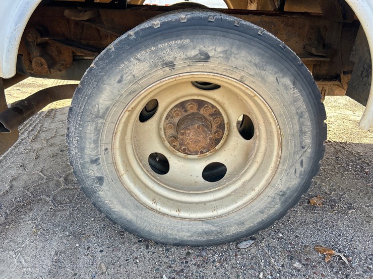 #6933-•-1994-chevrolet-1-ton-dually-service-body-truck-(has-wi-title)-image-39