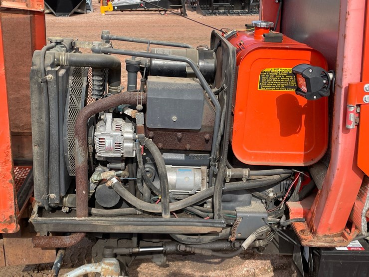 #1019-•-kubota-f2400-4wd-tractor-with-attachments-image-31