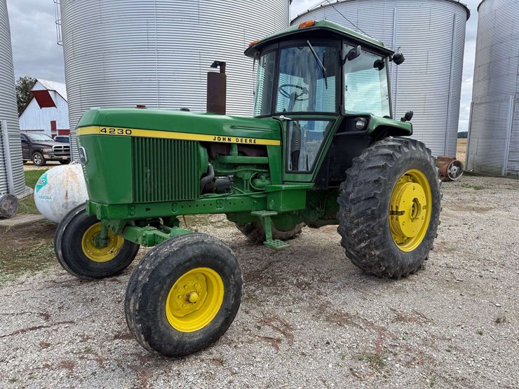 1977-john-deere-4230-tractor,-5,651-hours,-540-and-small-1000pto,-2-remotes,-18.4x34,-outside-rear-wheel-weights,-quad-range,-s/n--4230h039245r-image-3
