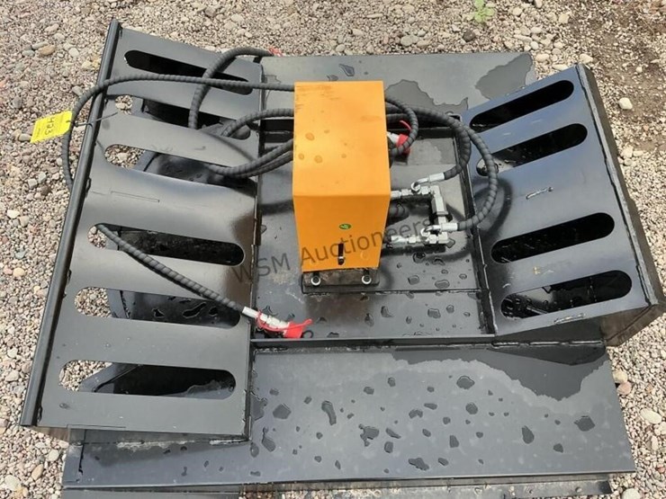2026-giyi-53in-mower-deck-for-stand-up-skid-steer-image-5