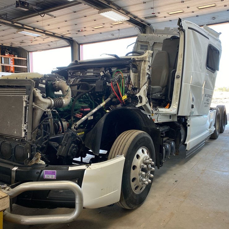 #6984 • 2024 Volvo Sleeper Cab Semi Truck Tractor