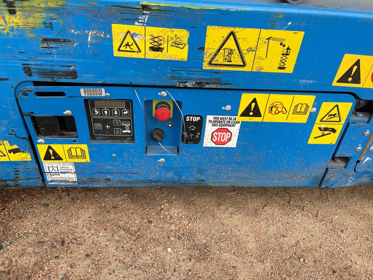 #1901-•-2016-genie-gs2632-electric-scissor-lift-image-10