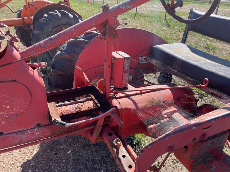 #1951-•-allis-chalmers-b-wide-tractor-image-16