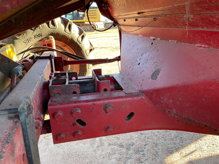 #1898-•-1991-ih-1660-axial-flow-combine-image-39