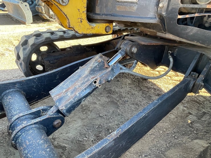 #1900-•-yanmar-vio-35-mini-backhoe-image-15