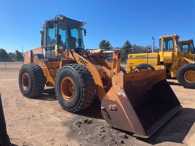 #1748-•-2001-case-721c-wheel-loader-image-3