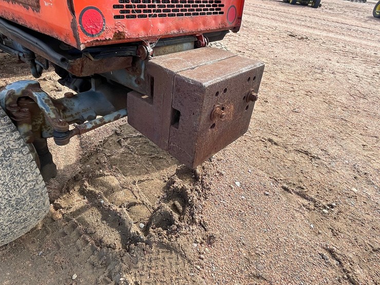 #1019-•-kubota-f2400-4wd-tractor-with-attachments-image-43