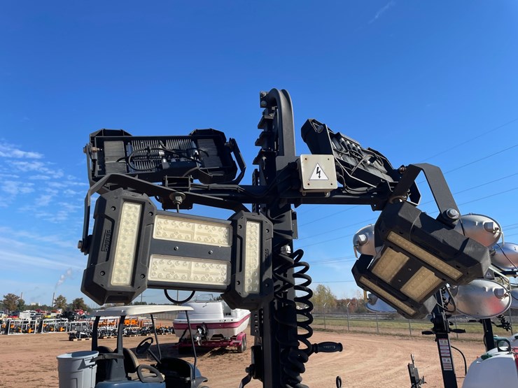 #1093-•-2017-generac-magnum-light-tower-image-6