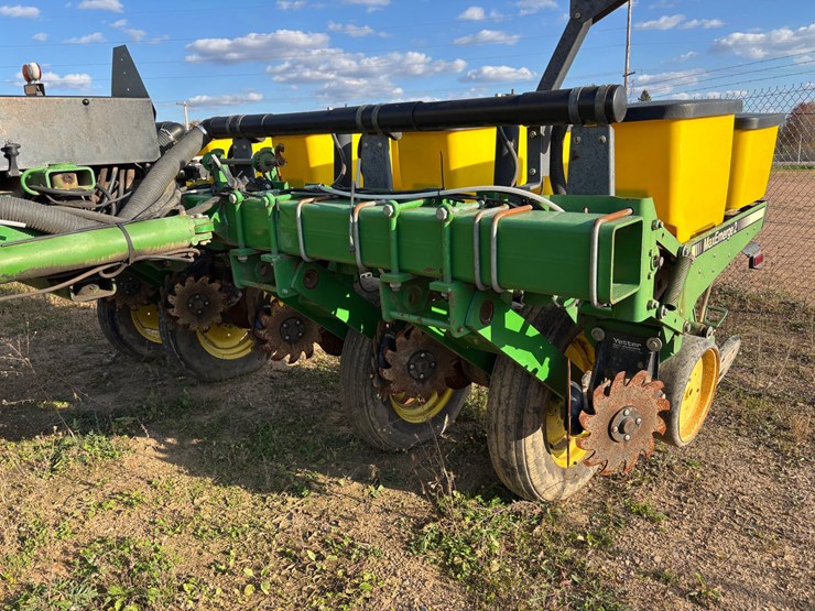 #1948-•-john-deere-7200-16-row-planter-image-14