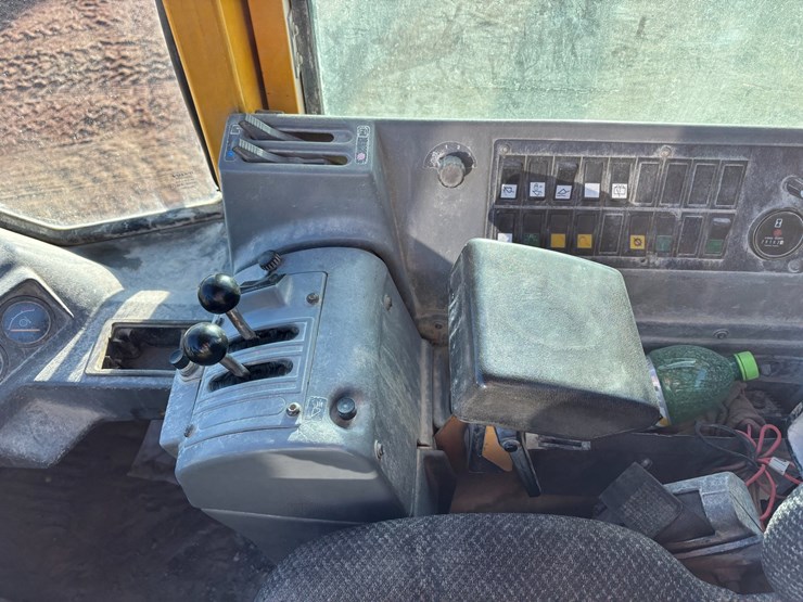 #1884-•-1998-volvo-l120c-wheel-loader-image-28