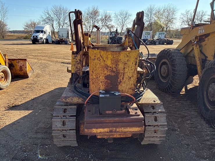 #6924-•-john-deere-440-ic-series-crawler-loader-image-5