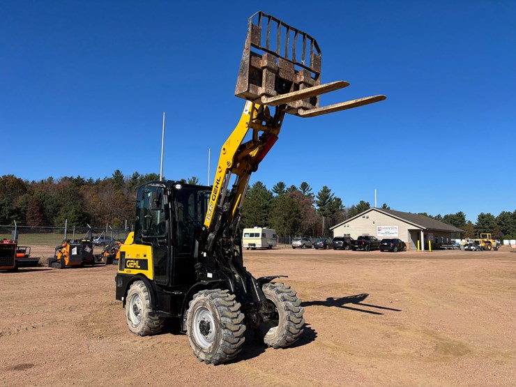 #1894-•-2023-gehl-al550-wheel-loader-image-24