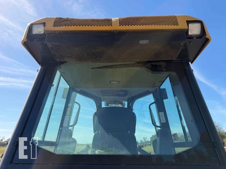 2020-caterpillar-d1-image-22