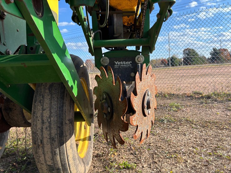 #1948-•-john-deere-7200-16-row-planter-image-15