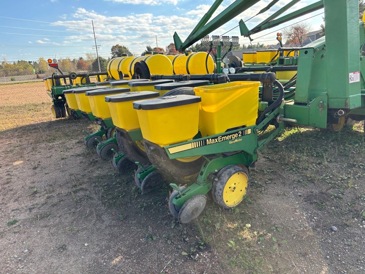 #1949-•-john-deere-7200-conservation-16-row-planter-image-19