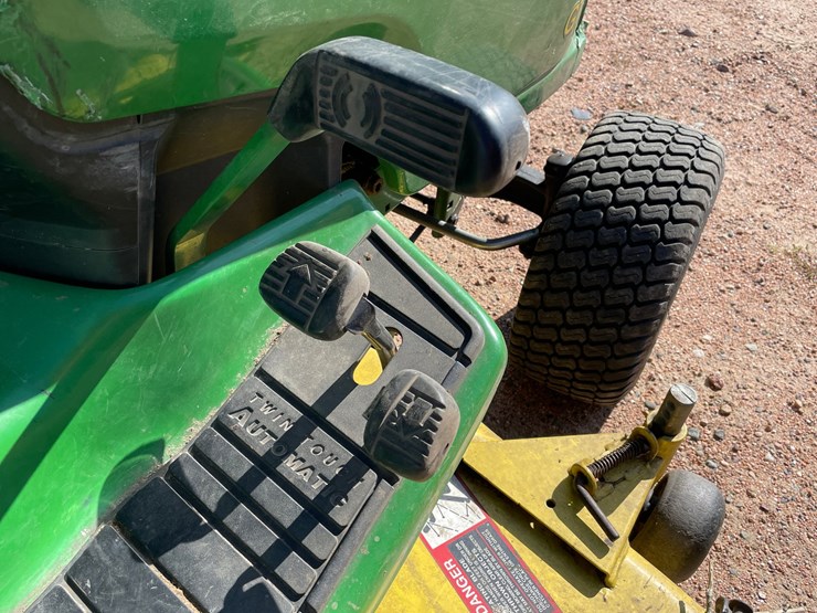 #1010-•-john-deere-gt245-riding-lawn-mower-image-31