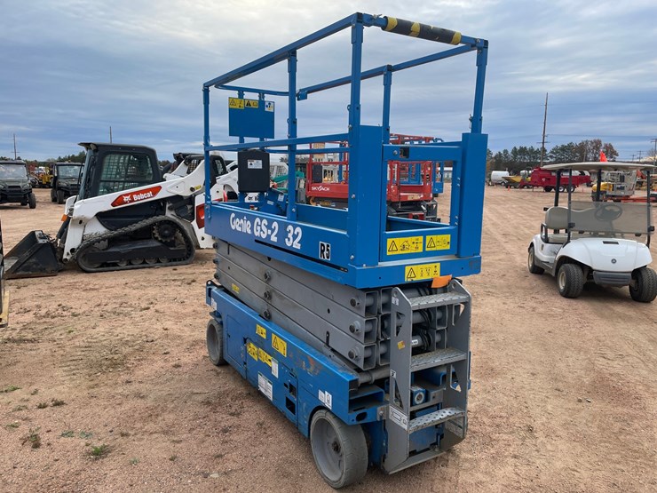 #1901-•-2016-genie-gs2632-electric-scissor-lift-image-7