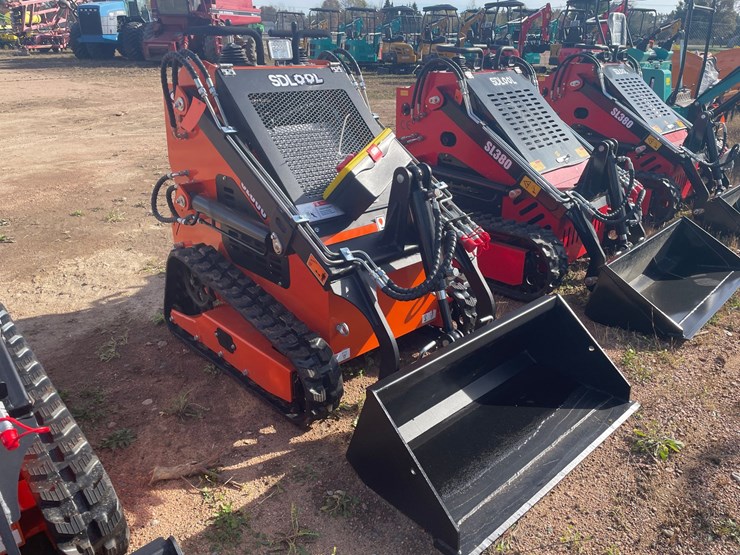 #3211-•-2026-skid-steer-loader-image-3