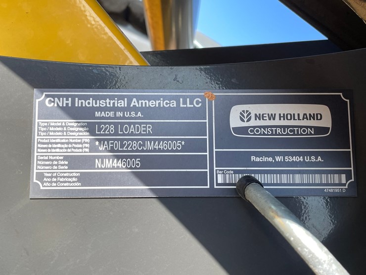 #1081-•-new-holland-l228-skid-steer-image-9
