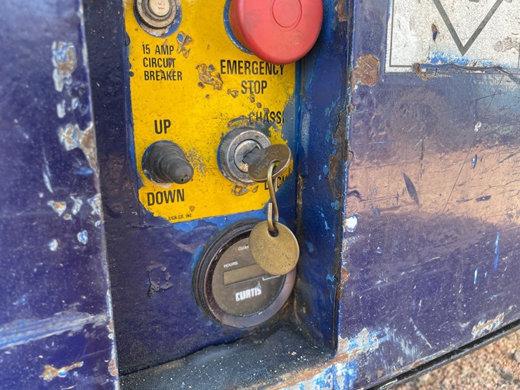 #1876-•-upright-scissor-lift-image-9