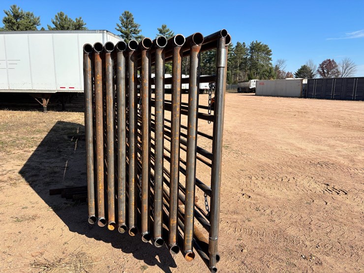 #3797-•-(10)-24'-steel-free-standing-panels-image-2