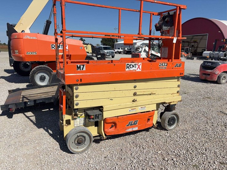 2016-jlg-26’-scissor-lift-(7m)-model-2632es,-battery-operated,-,-26’-reach,-non-marking-tires,-s/n--m200001221-image-9