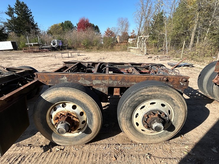 #6920-•-tandem-axle-trailer-slider-bogie-assembly-image-2