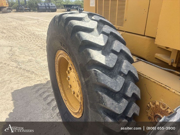 2002-caterpillar-140h-image-47