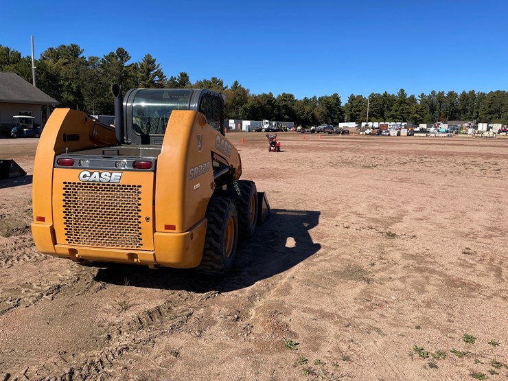 #1958-•-2014-case-sr220-skid-steer-image-5