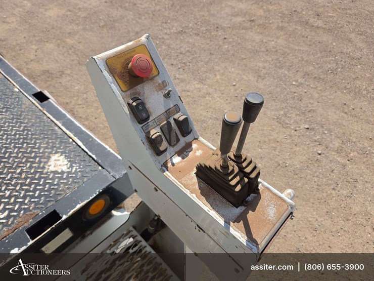 2006-peterbilt-335-image-18