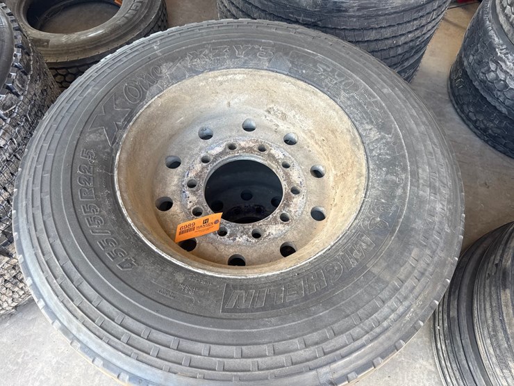 #6989-•-(2)-commercial-truck-tires-with-rims-image-2