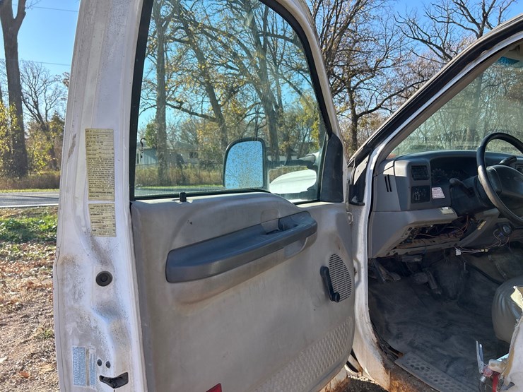 #6935-•-2000-ford-f-550-super-duty-stake-bed-dump-truck-(has-wi-title)-image-36