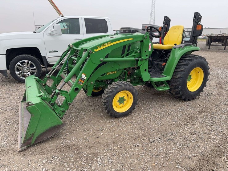 2016-john-deere-3033r-tractor,-front-loader,-with-bucket,-hydrostat,-diesel-engine,-1473.5-hours,540pto,-3pt-,-s/n--lv3033rcgg100590,-loader-s/n--1poh165xpfx009721.-image-1