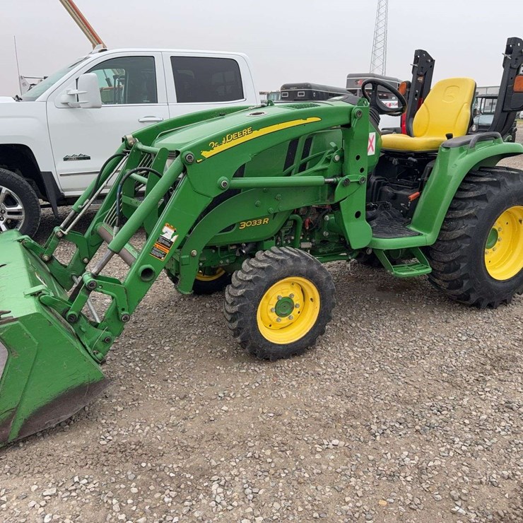 2016 John Deere 3033R Tractor, Front Loader, with bucket, hydrostat, diesel engine, 1473.5 hours,540pto, 3pt , s/n- LV3033RCGG100590, Loader s/n- 1POH165XPFX009721.