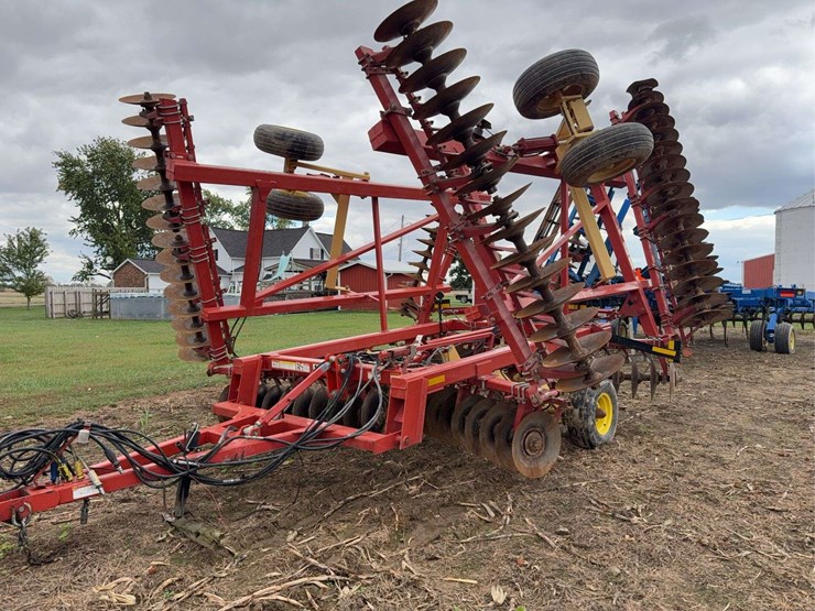 2009-krause-7300-disc,-31ft,-7-1/2''-spacing,-walking-tandems,-rear-hitch-and-hyd.-image-4